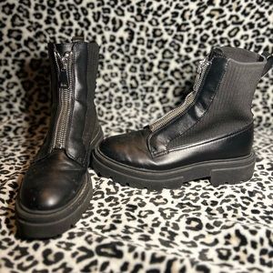 Black size 7 zipper boots